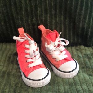 Converse tennis shoes